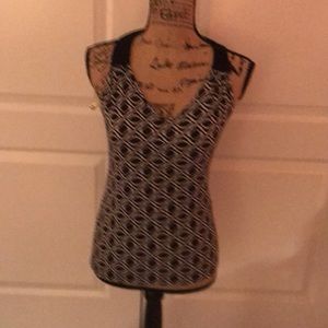 Banana Republic stylish jersey sleeveless top!
